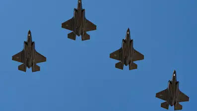 Japonya'da F-35'ler acil iniş yaptı