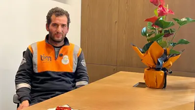 Temizlik görevlisi 100 bin liralık altın kesesi buldu, zabıtaya teslim etti