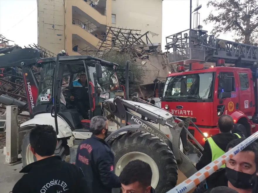 Malatya'da iki katlı bina çöktü: Olay yerinden fotoğraflar 9