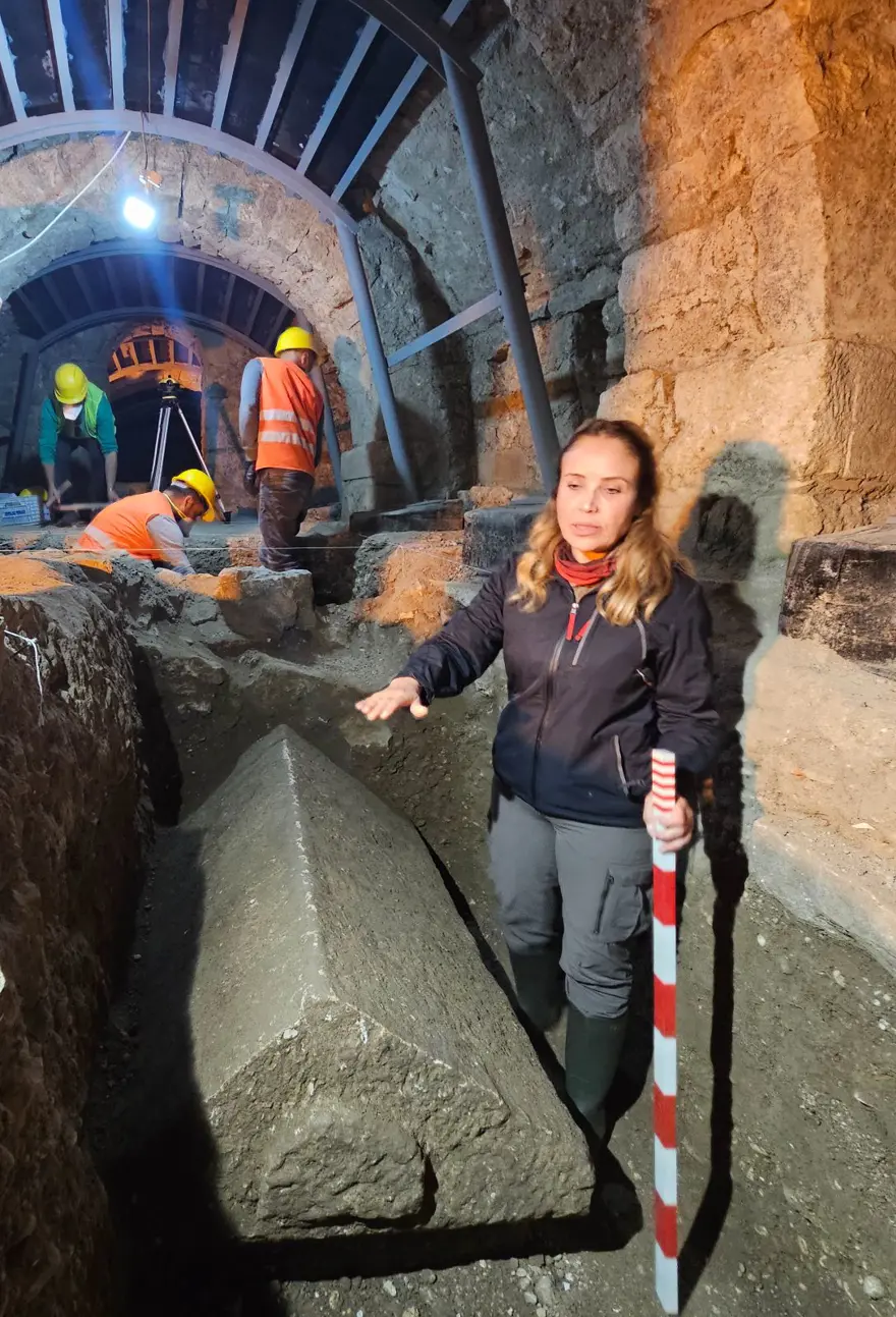 "AZİZ NİKOLAOS'UN BURAYA GÖMÜLDÜĞÜNÜ KANITLAYAN VERİLERDEN" 6