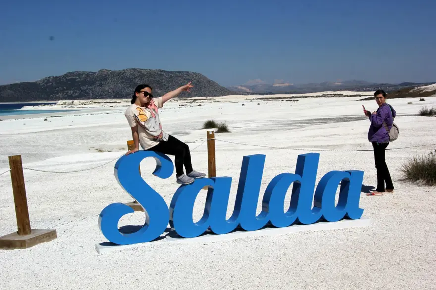 Normalleşme süreciyle Salda Gölü'nde ziyaretçi yoğunluğu 5