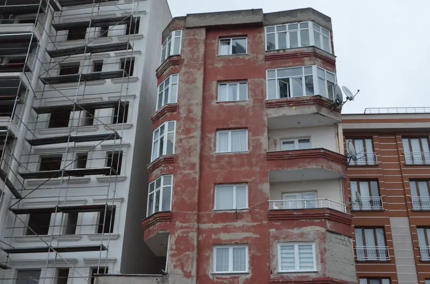 Bağcılar'da göreni şaşkına çeviren bina 2