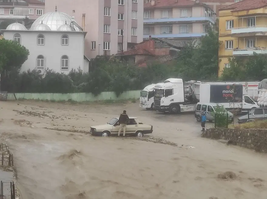 Manisa'yı sağanak vurdu 