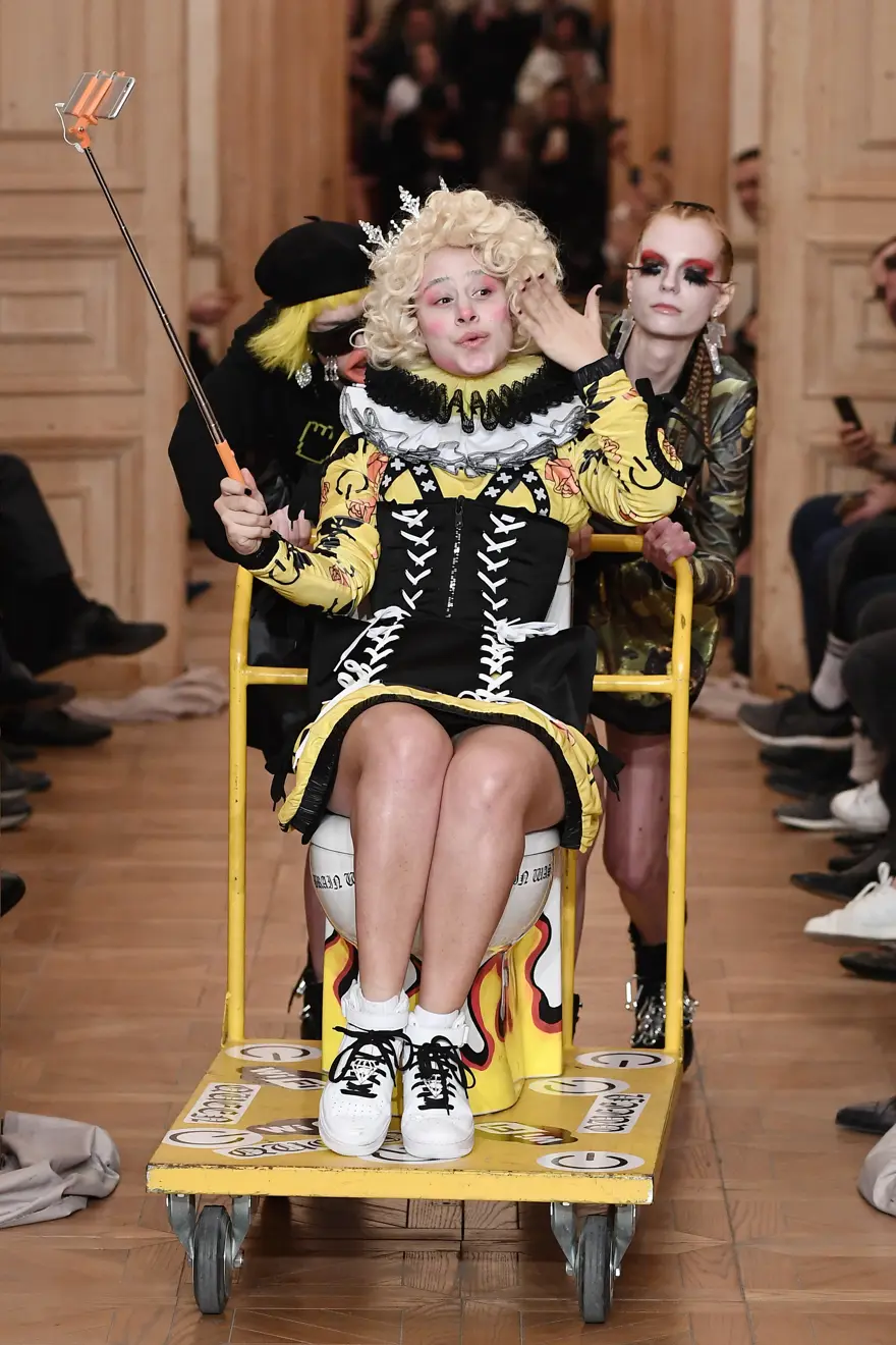 Klozetli selfie damgası (Fashion Week İstanbul) 13