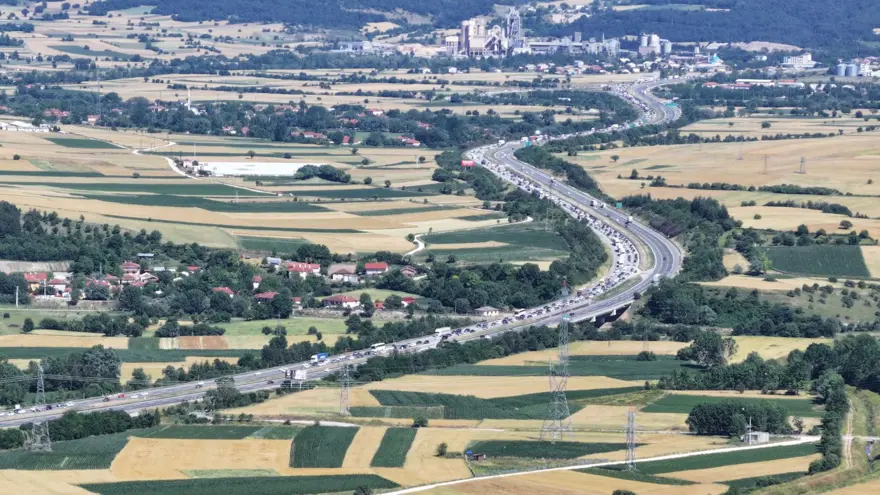 UZUN ARAÇ KUYRUĞU OLUŞTU 4