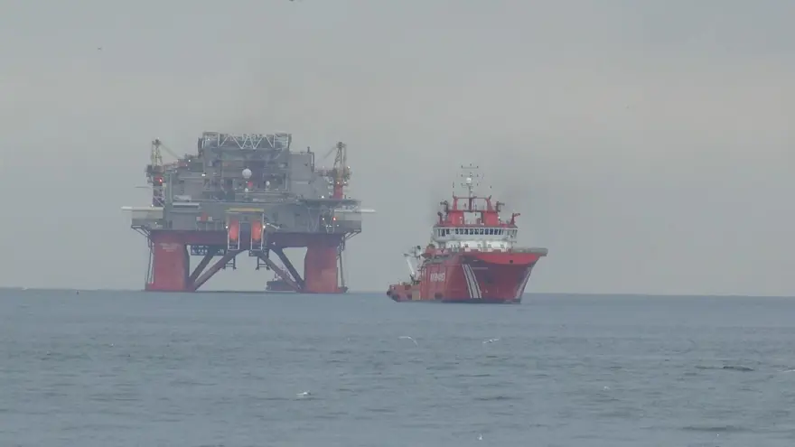 Dev petrol platformu İstanbul Boğazı geçişini tamamladı 11 Dev petrol platformu İstanbul Boğazı geçişini tamamladı 11