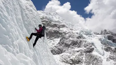 Nepal'de dağcıların üzerine çığ düştü: 3 ölü, 8 kayıp