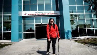 Yürüme engelli doktor Hülya'nın kanserle mücadelesi