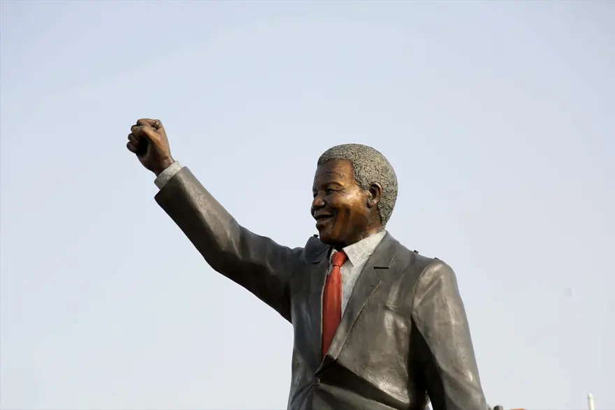 Güney Afrika dışındaki en büyük Mandela heykeli yapıldı 