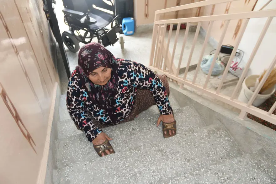 63 yıldır sürünen Hatice teyzenin yürek yakan dramı: Aylık 6 bin TL ile geçiniyor 