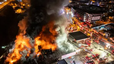 Avcılar'da geri dönüşüm tesisinde yangın: 6 saatte söndürüldü