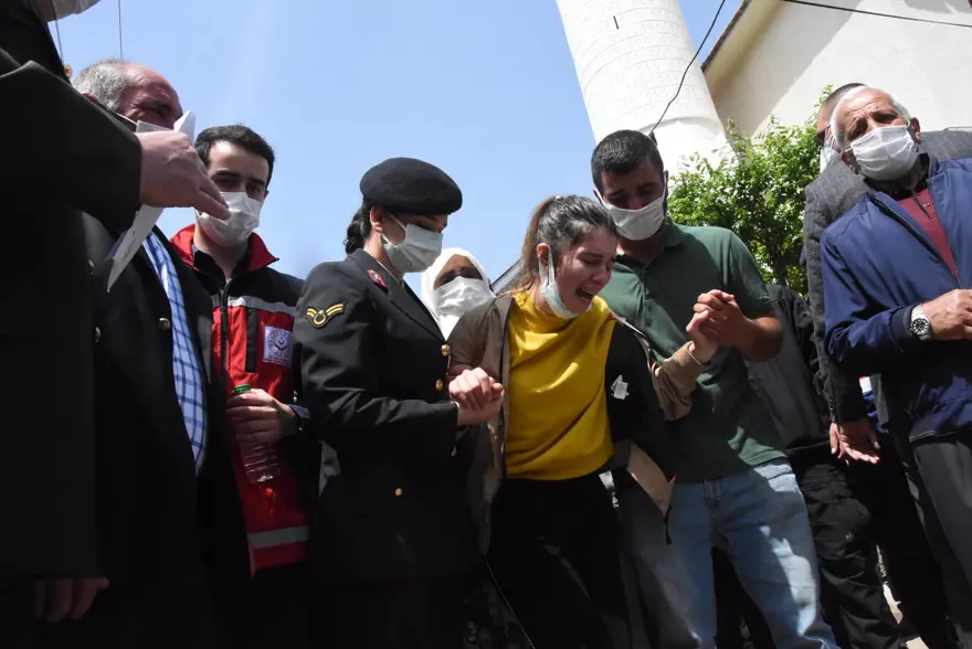 Şehit Teğmen Mehmet Kıvık, son yolculuğuna uğurlandı 6