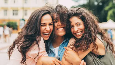 Arkadaşlarınızla derin bir bağınız olduğunu gösteren işaretler