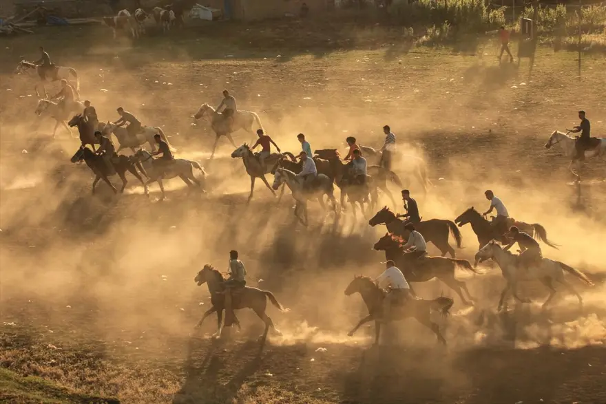 kırgız türkleri, buzkaşı, kökbörü oyunu, oğlak postu kapmaca, ulupamir, erciş 5