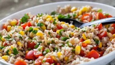 Pirinçle alternatif yemek: Pirinç salatası