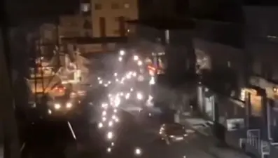 Elektrik telleri havai fişek gibi patladı