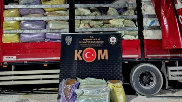 Kırşehir'de beş ton kaçak tütün ele geçirildi