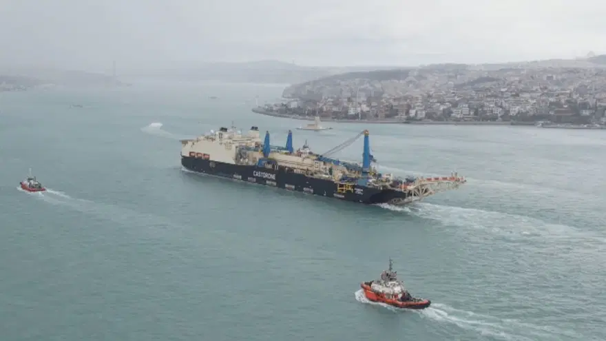 İstanbul Boğazı gemi trafiğine yeniden açıldı 4