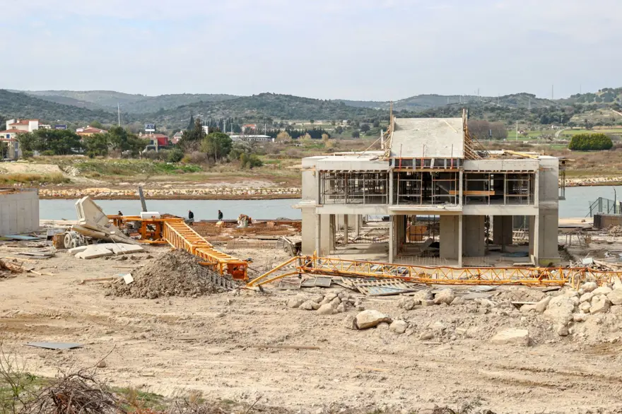 İzmir Çeşme'de hortumun geride bıraktığı hasar için çalışmalar sürüyor 16