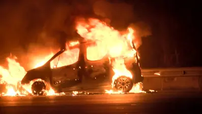 TEM'de önce yangın sonra kaza: 3 kişi ağır yaralı