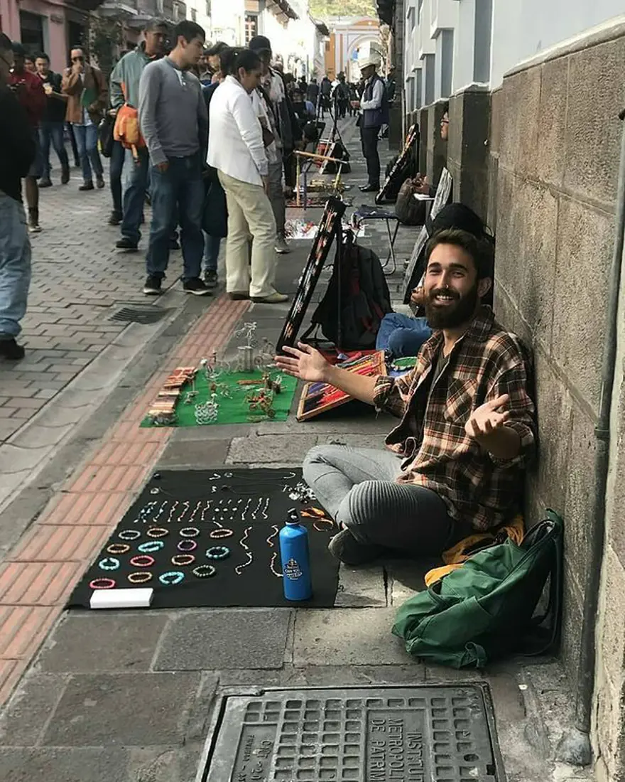 Türk gezgin Berkan Bilgiç bileklik satarak 40 ülke gezdi 1