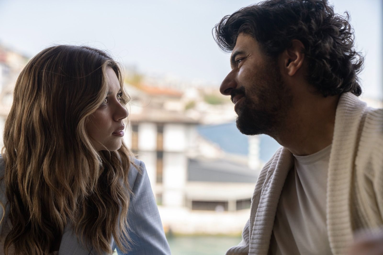 Afra Saraçoğlu ile Engin Akyürek başrolde: İstanbul Aşkım dizisi geliyor