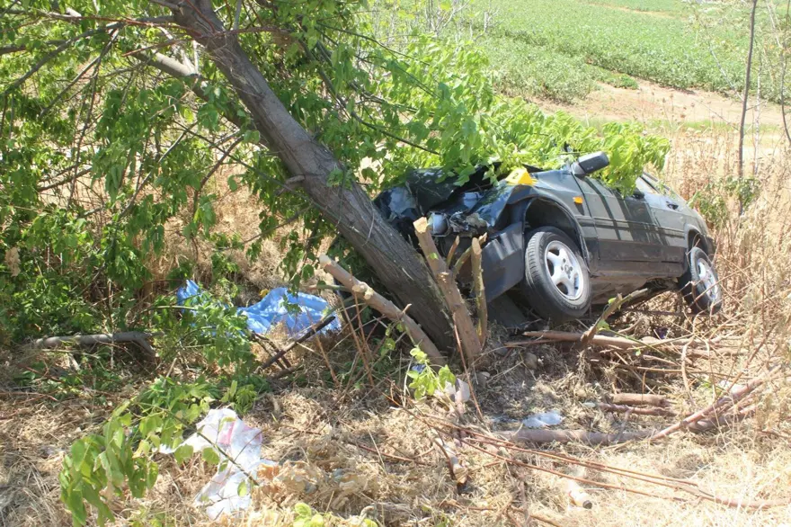 Manisa’da feci kaza: Otomobil sürücüsü ve eşi öldü 2