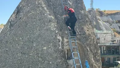 Peribacasında kedi kurtarma operasyonu