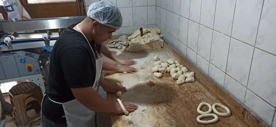113 yıldır bir ilçenin simgesi: Tarihi taş fırın ve odun ateşinde pişiyor 