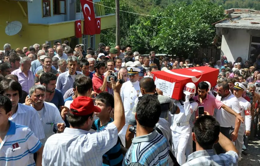 Türkiye şehitlerini uğurluyor 21