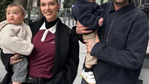 İdo Tatlıses ile Yasemin Şefkatli'den aile pozu İdo Tatlıses ile Yasemin Şefkatli'den aile pozu