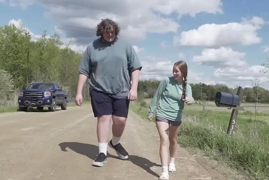 Büyük el ve ayakları ile15 yaşında rekorlar kitabına girdi: Büyümesi hala devam ediyor! 4