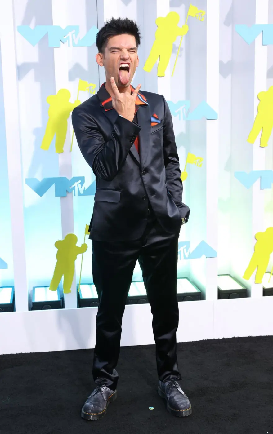 KEVAN KENNEY 32 KEVAN KENNEY 32