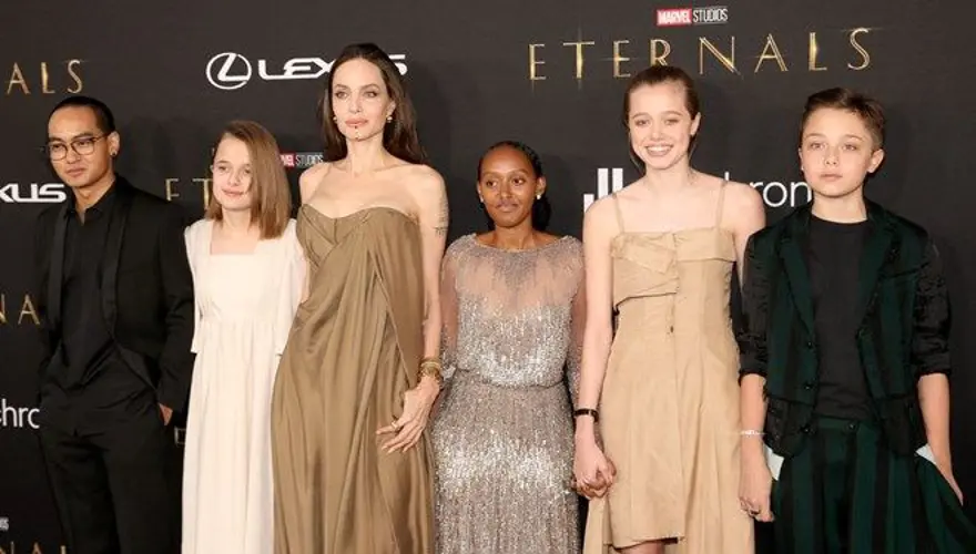Angelina Jolie-Brad Pitt çiftinin kızı Zahara üniversiteli oldu: Pitt soyadını kullanmadı 6