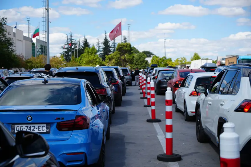 Sınır kapılarında kuyruk: Dönüş yolculuğu başladı 6