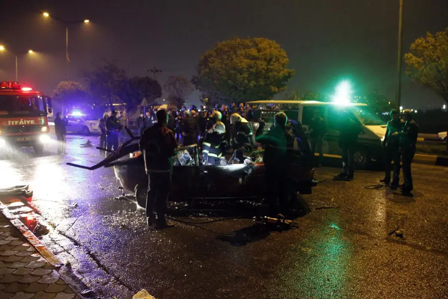 Kaza yapan otomobilin şoförü yanarak can verdi 2