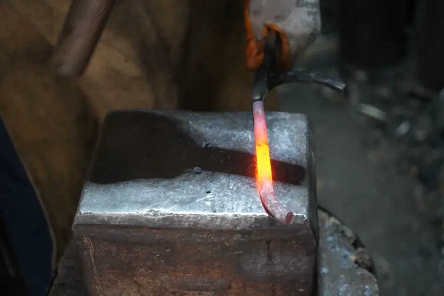 Bu işi yapan 2 kişi kaldı: Unutulmaya yüz tutmuş mesleğini 30 yıldır sürdürüyor 5