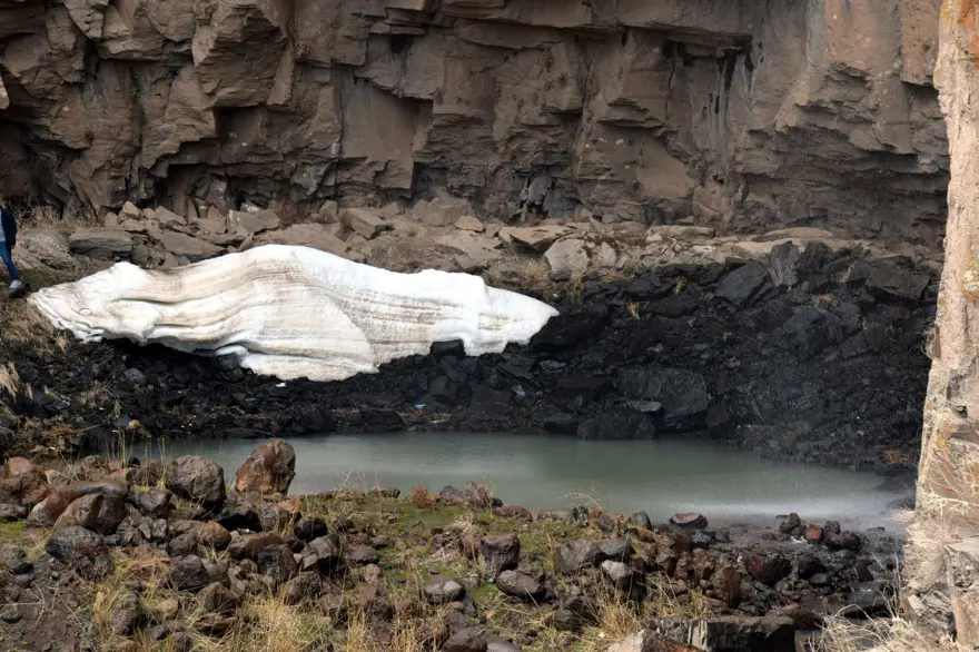 Her yıl sadece 1 ay akıyor: Doğa harikası şelaleye yoğun ilgi 3