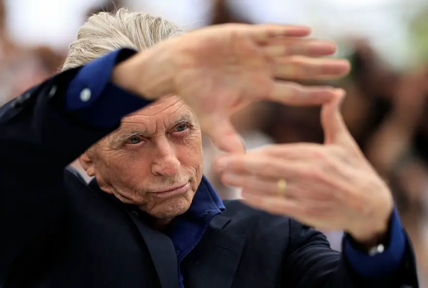 Michael Douglas ve Scarlett Johansson akraba çıktı 4 Michael Douglas ve Scarlett Johansson akraba çıktı 4