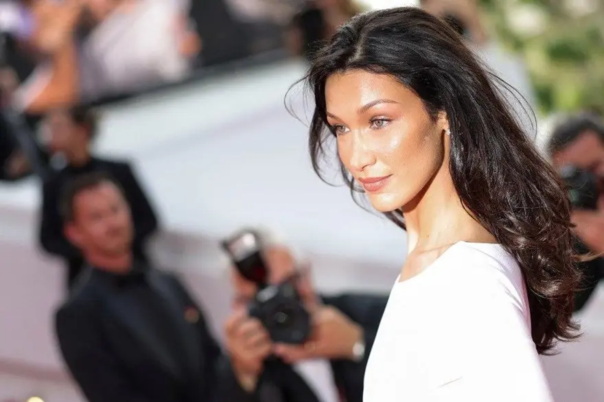 Bella Hadid hastane paylaşımıyla endişe uyandırdı 