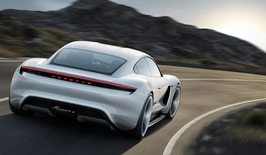 Porsche Taycan'dan uçak gemisinde hız testi 11