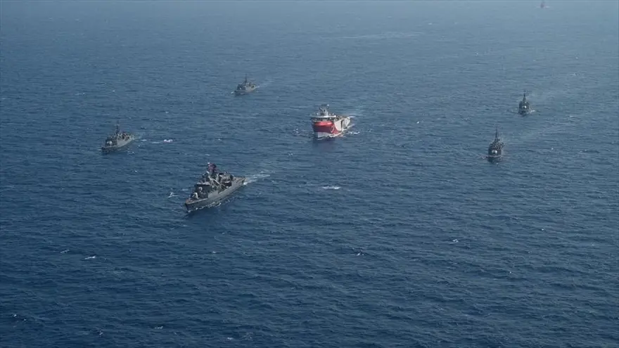 Oruç Reis sismik araştırma gemisine Türk Deniz Kuvvetleri refakat ediyor 1