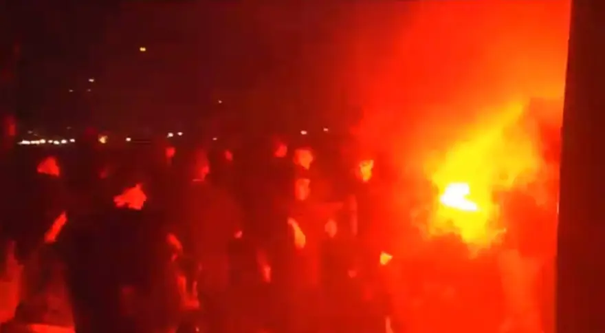 İstanbul’da D-100 trafiğini durduran şampiyonluk kutlaması 2