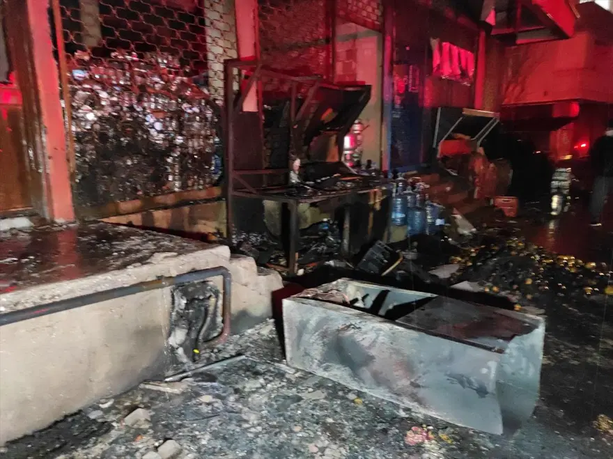 Tuzla'da doğalgaz kutusunda patlama 1