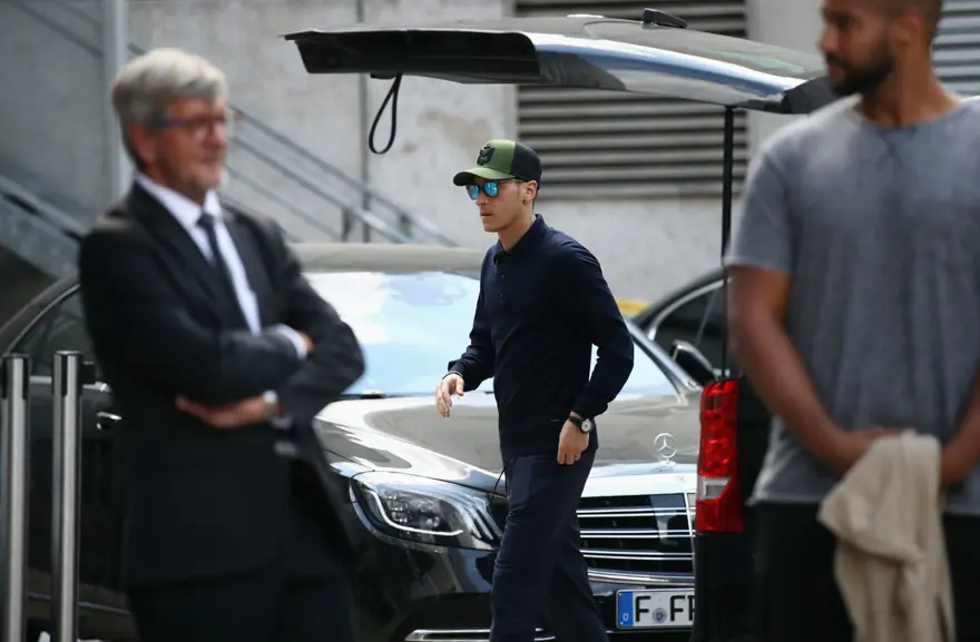 Mesut Özil'den çocuklara eğitim bağışı 2