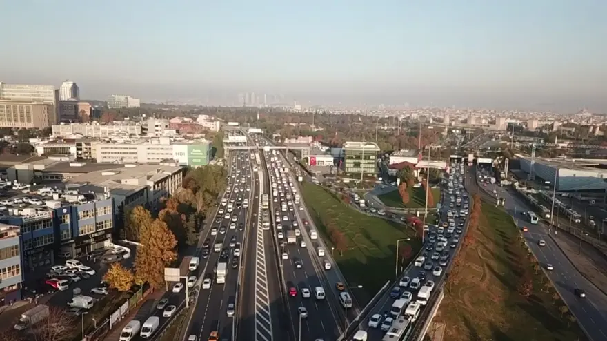 Kısıtlama başladı trafik yoğunluğu bitmedi 13