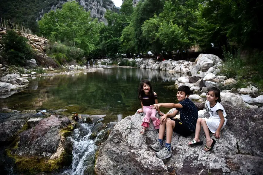 Mersin'de iki dağ arasında sallarla yolculuk yapılıyor: Kisecik Kanyonu 14