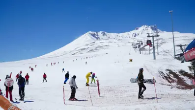 Erciyes'te ilkbaharda kayak keyfi