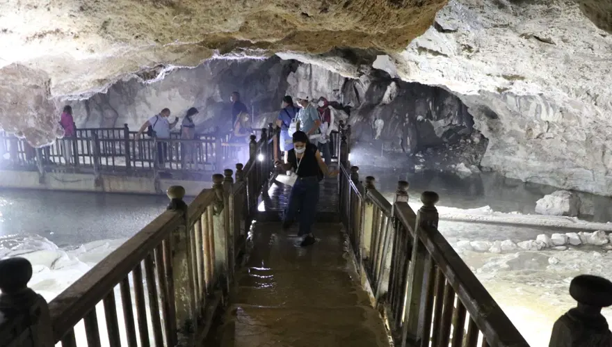 'Yer altındaki gizli Pamukkale' Kaklık Mağarası'nda çökme tehlikesi 13