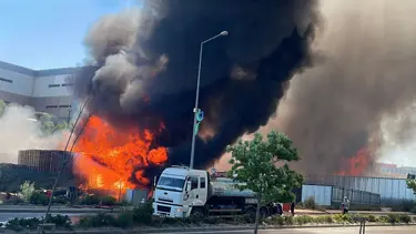 Kocaeli'de palet fabrikasında yangın: İki yaralı
